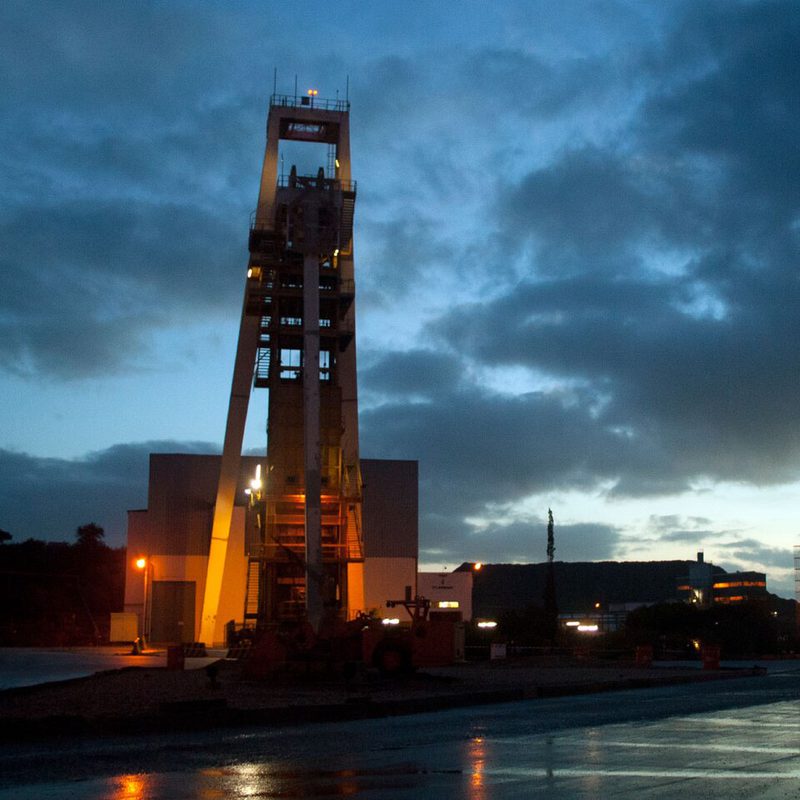Le chevalement du puits Santa Barbara à la mine de Neves-Corvo, au Portugal