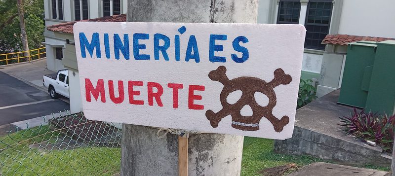 A protest sign reading “Minería es muerte” in Panama in 2023