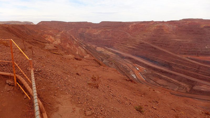 Les gradins de la fosse de fer de Mount Whaleback en 2016